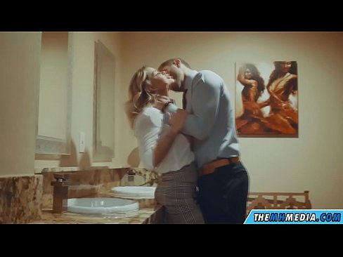 ❤️ Kapag ang isang busty blonde seduces sa isang pampublikong banyo ❤ dekalidad na porn sa amin ❌️